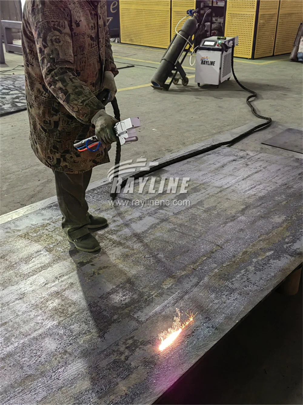 1000W 1500W 2000W Fiber Laser Soldering automatic optical welding machine for metal stainless steel equipped with robot arm