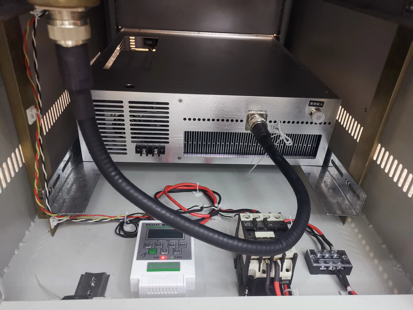 1000W TV Transmitter 1~12 Channel Optional 1KW (synchronous Item) for Radio TV Station Single 220V 600x600x500mm 32V60A