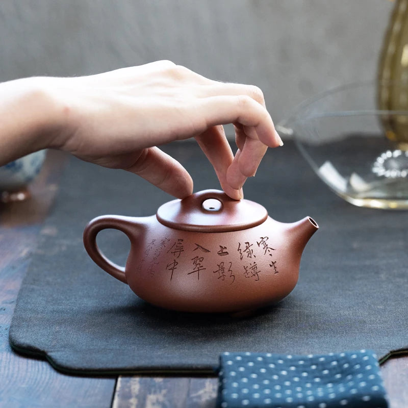 【 Changtao 】 Yixing Original Mine Purple Clay Pot Soaking Tea Pot, Yang Junbao Handmade Carved Bamboo Scenery Boat And Stone