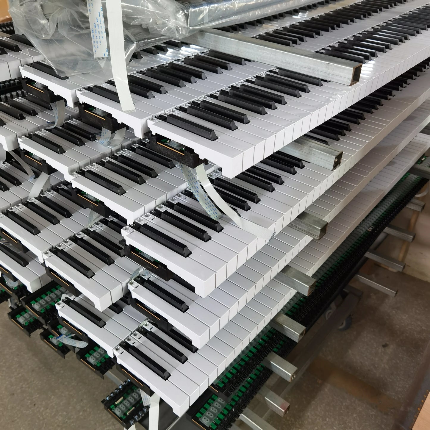 China Cheap Price Foldable Piano 88 Keys Electronic Lithium Battery Midi Keyboard