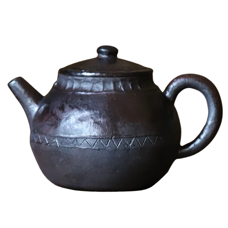 Chu. Kabu ExplorEs Objects Holds PurPle Clay Firewood To Make TeapoTs, Brew Tea Pots, And Sketch Pots. Handmade Bare Glazed