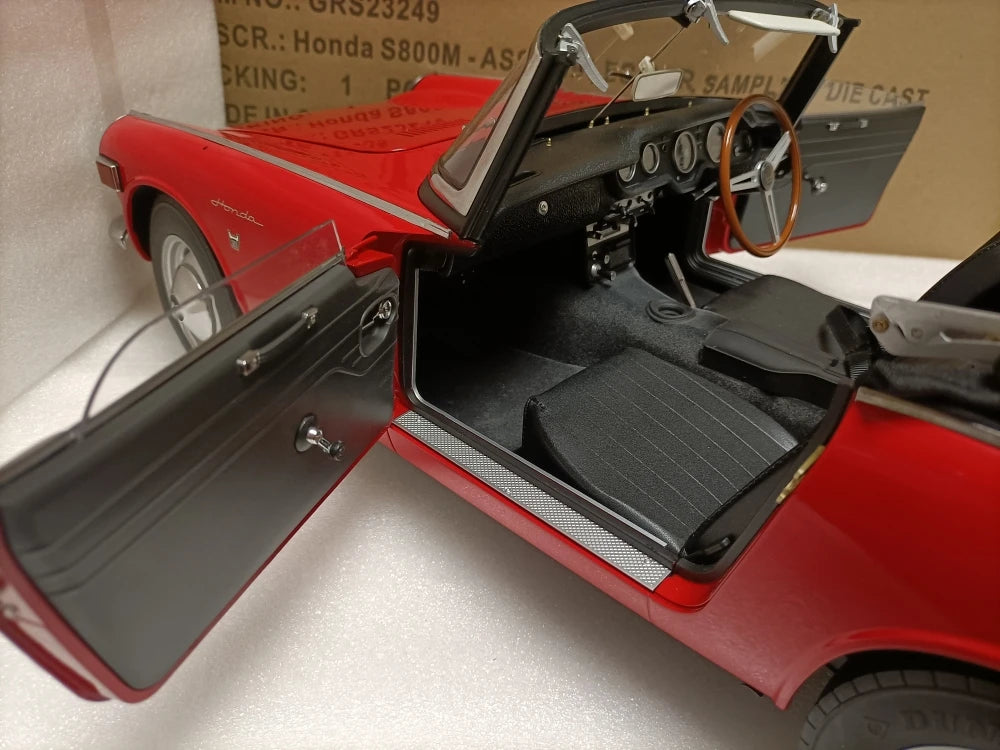 G&P ITALY 1:6 S800 Convertible 1969 Sound and Light Function Limited Edition Alloy Metal Static Car Model Toy Gift