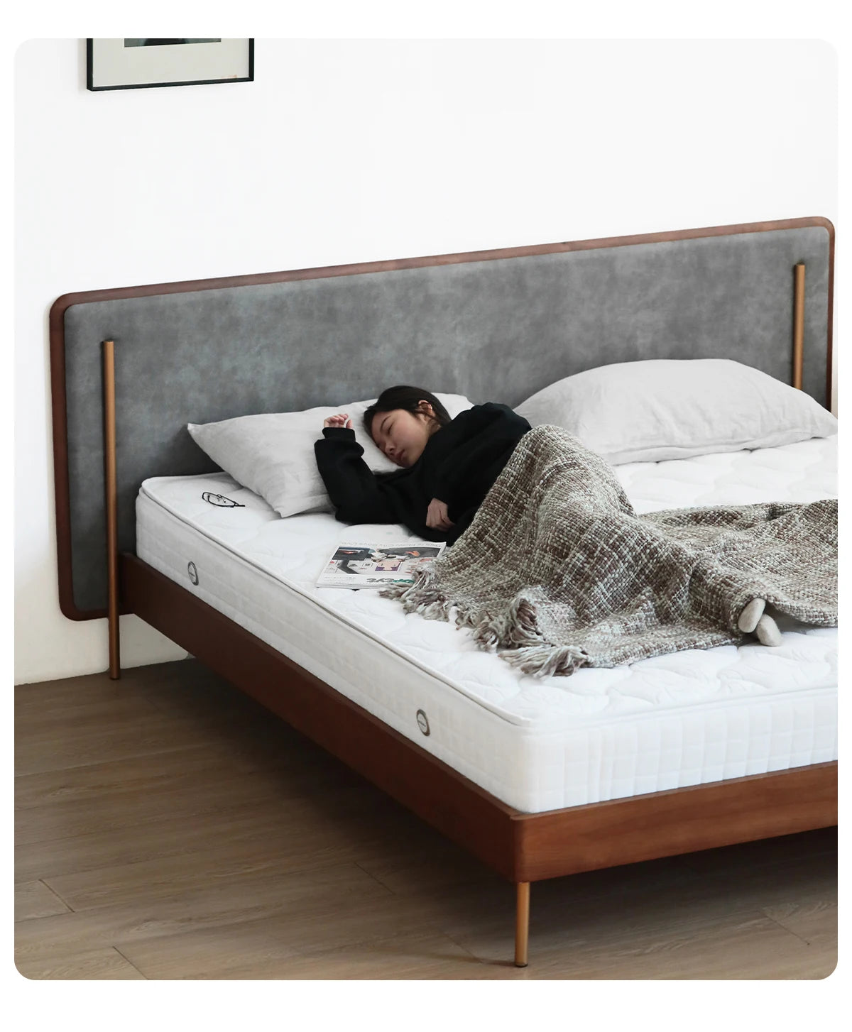 Mattress 1.8m bed 1.5m bedroom soft and hard 3e spring coconut palm imported latex mattress is elastic.