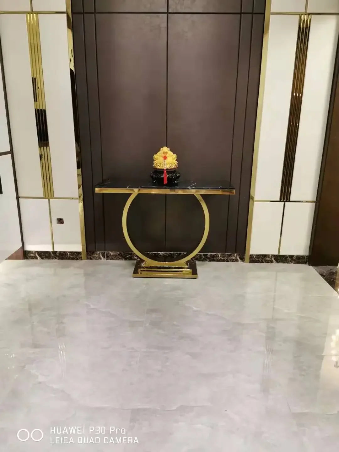 MMOOKA Modern Simple and Light Luxury Stainless Steel Gold Entry Door Entrance Cabinet Curio Cabinet