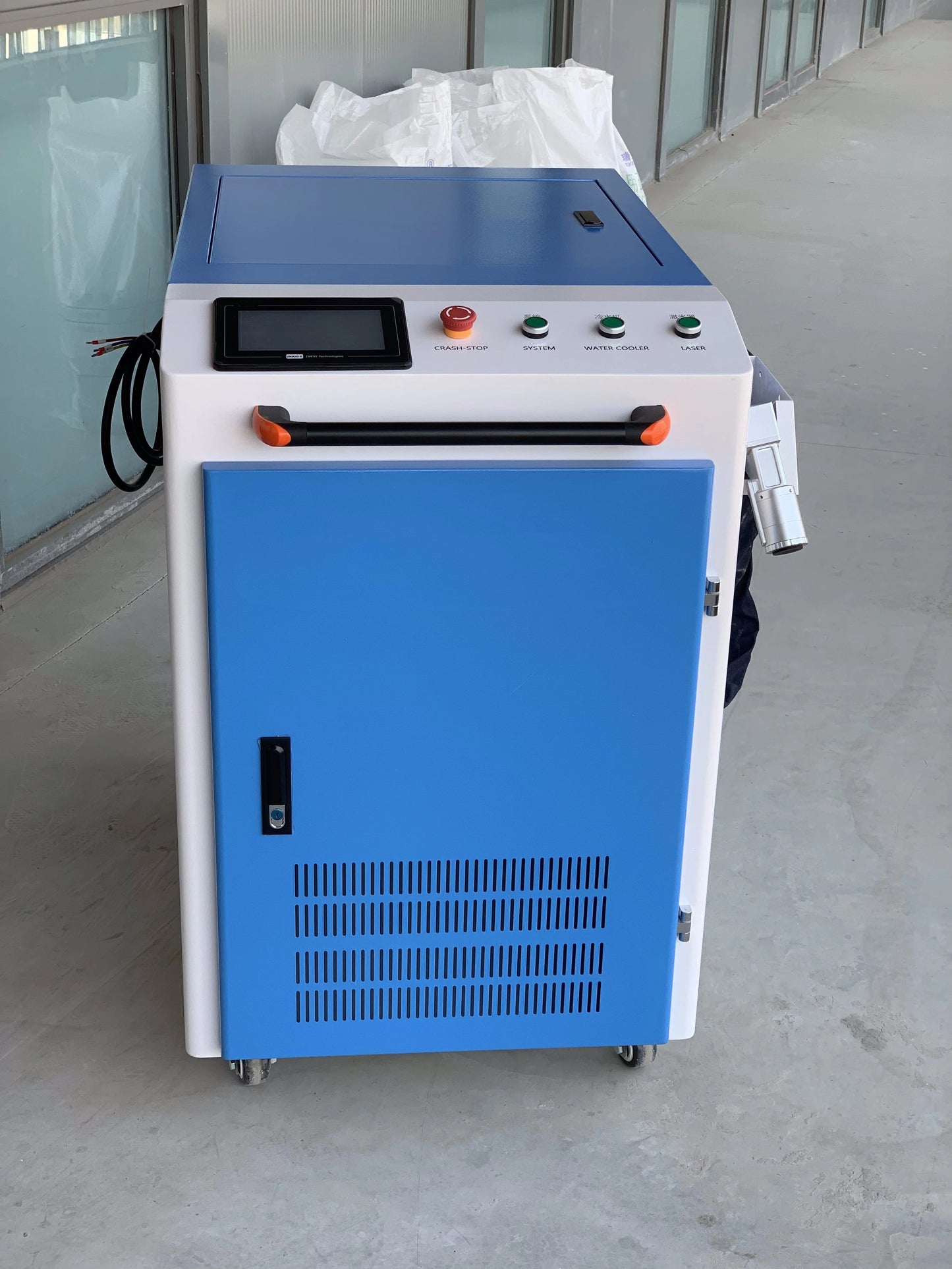 Welding Equipment 1kw 1.5kw 2kw Laser Rust Blast Cleaning Machine