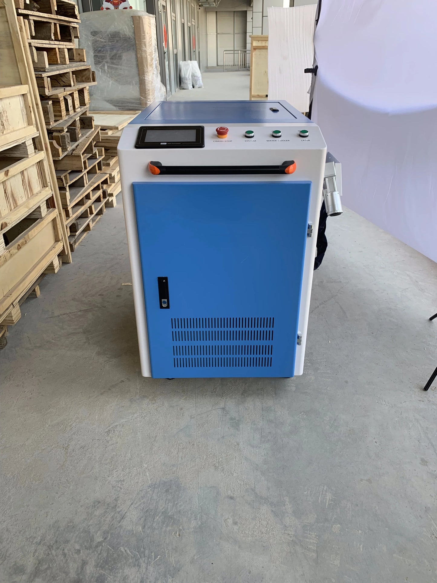 Welding Equipment 1kw 1.5kw 2kw Laser Rust Blast Cleaning Machine