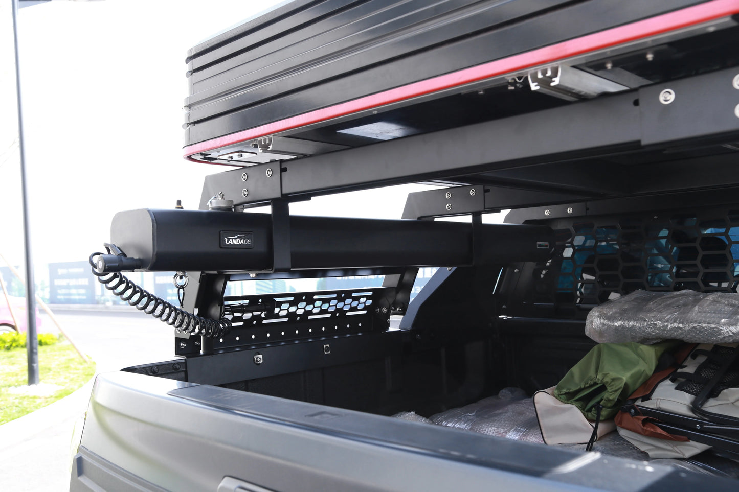 Wholesale Camping and Hiking Products Road Shower Outdoor Water Storage Pressurized Water Tank For off road vehicle SUV