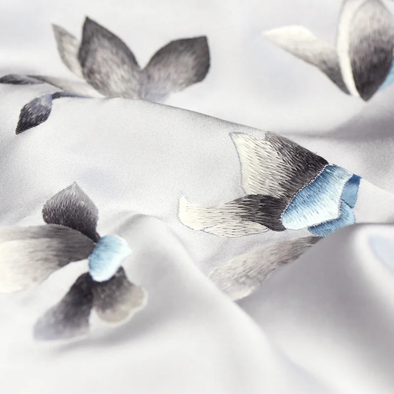 Xiuzhuang self sells 2023 holiday gifts for outdoor outfits and versatile Su embroidery silk shawl scarves