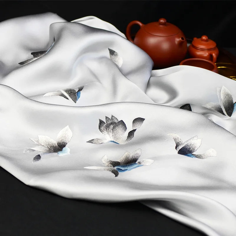Xiuzhuang self sells 2023 holiday gifts for outdoor outfits and versatile Su embroidery silk shawl scarves