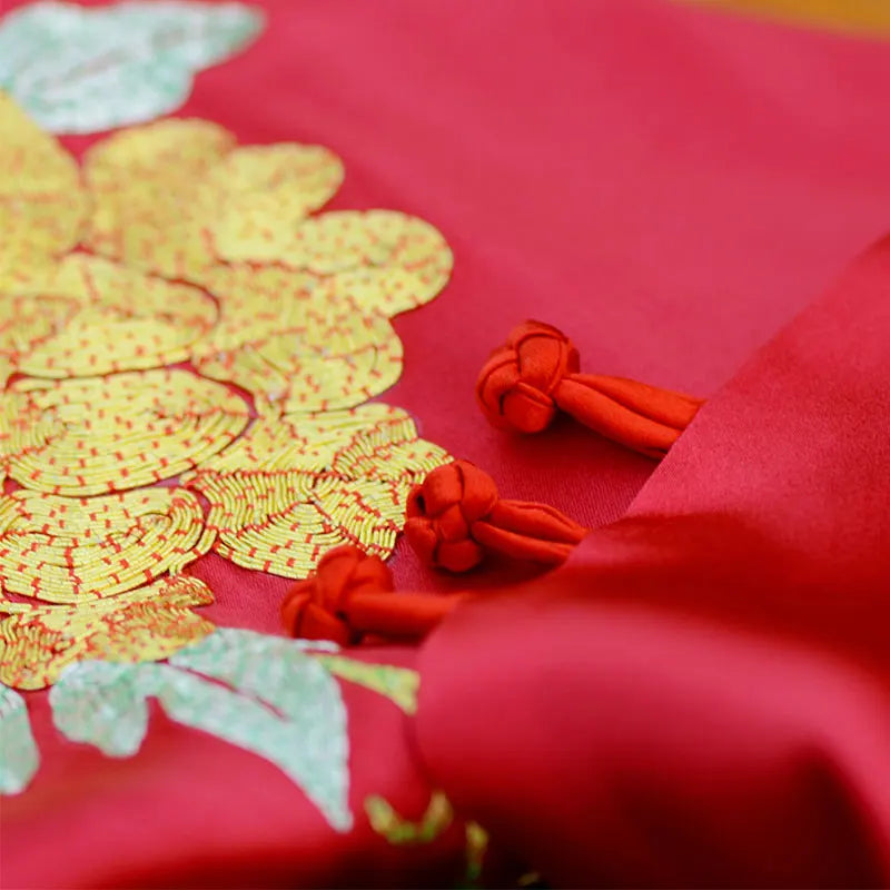 Xiuzhuang self sold new 2023 plate gold embroidered silk handmade embroidered shawl with Suzhou embroidery phoenix auspicious et