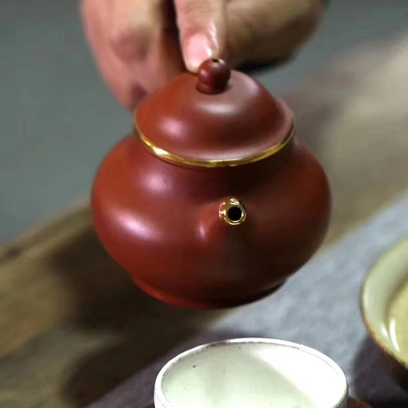 Yishuitang Yixing raw ore pure handmade purple clay pot family small coal mine vermilion clay pot bag 24K gold 180ml