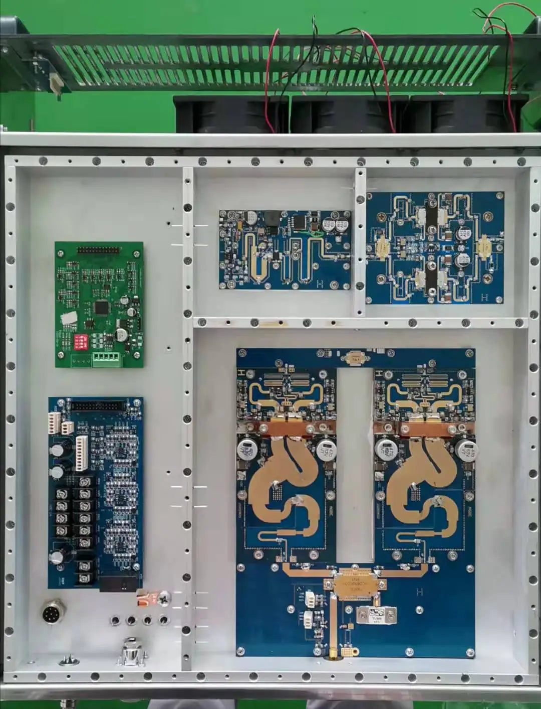1000W TV Transmitter 1~12 Channel Optional 1KW (synchronous Item) for Radio TV Station Single 220V 600x600x500mm 32V60A