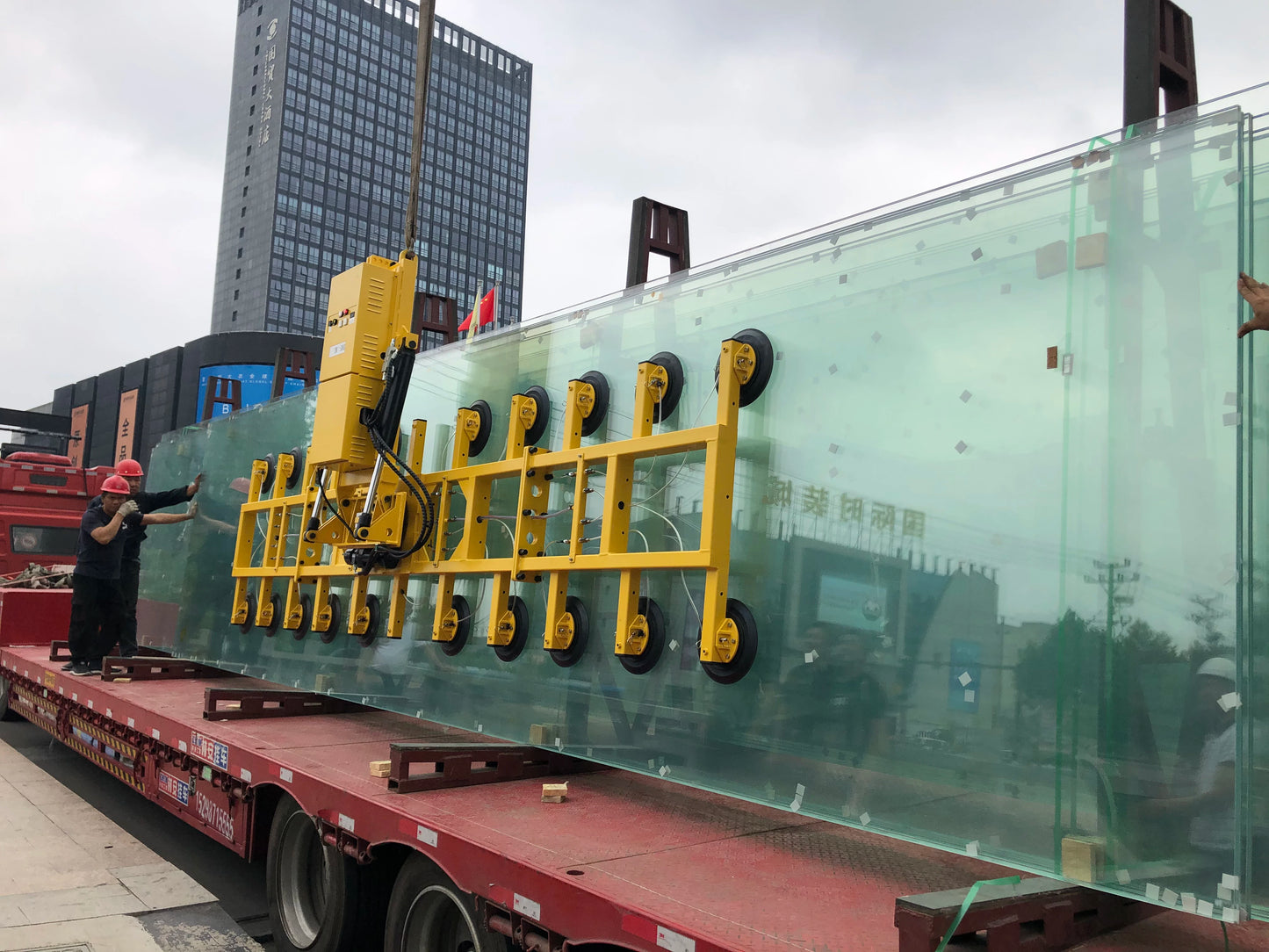 Awovolift Glass Vacuum Suction Lifting Equipment Hydraulic Turnover Rotary Vacuum Suction Crane Making More Convenient To Use