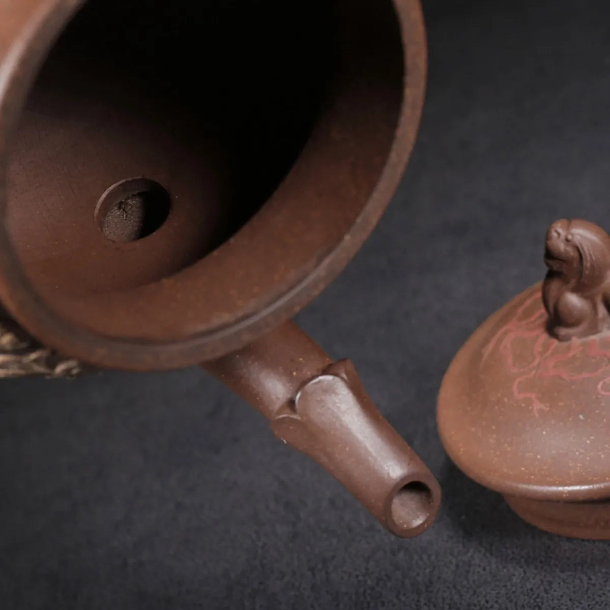 Chinese Yixing Zisha Clay Teapot  Xiang lion Pot  Qianlong reign of the Qing Dynasty 500ml