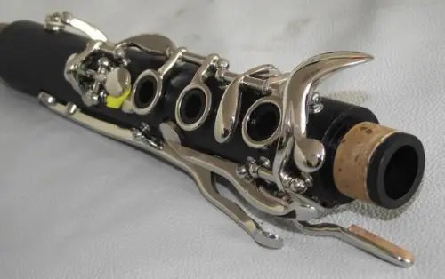Excellent clarinet Bb Ebony 19 KEYS good technique