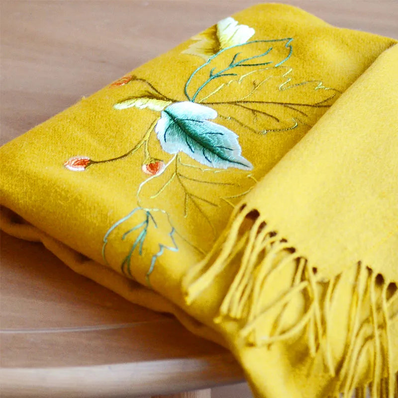 Famous Ancient Embroidery New Autumn and Winter Women's Scarves Handmade Su Embroidered Cashmere Shawl "Autumn Chrysanthemum Fra