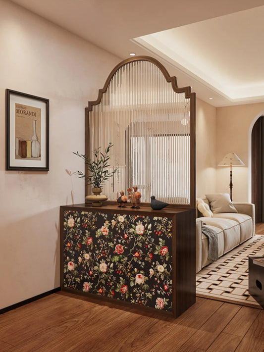 French retro wooden shoe cabinet, Changhong glass screen partition, living room entrance door obstructing bathroom, dining room