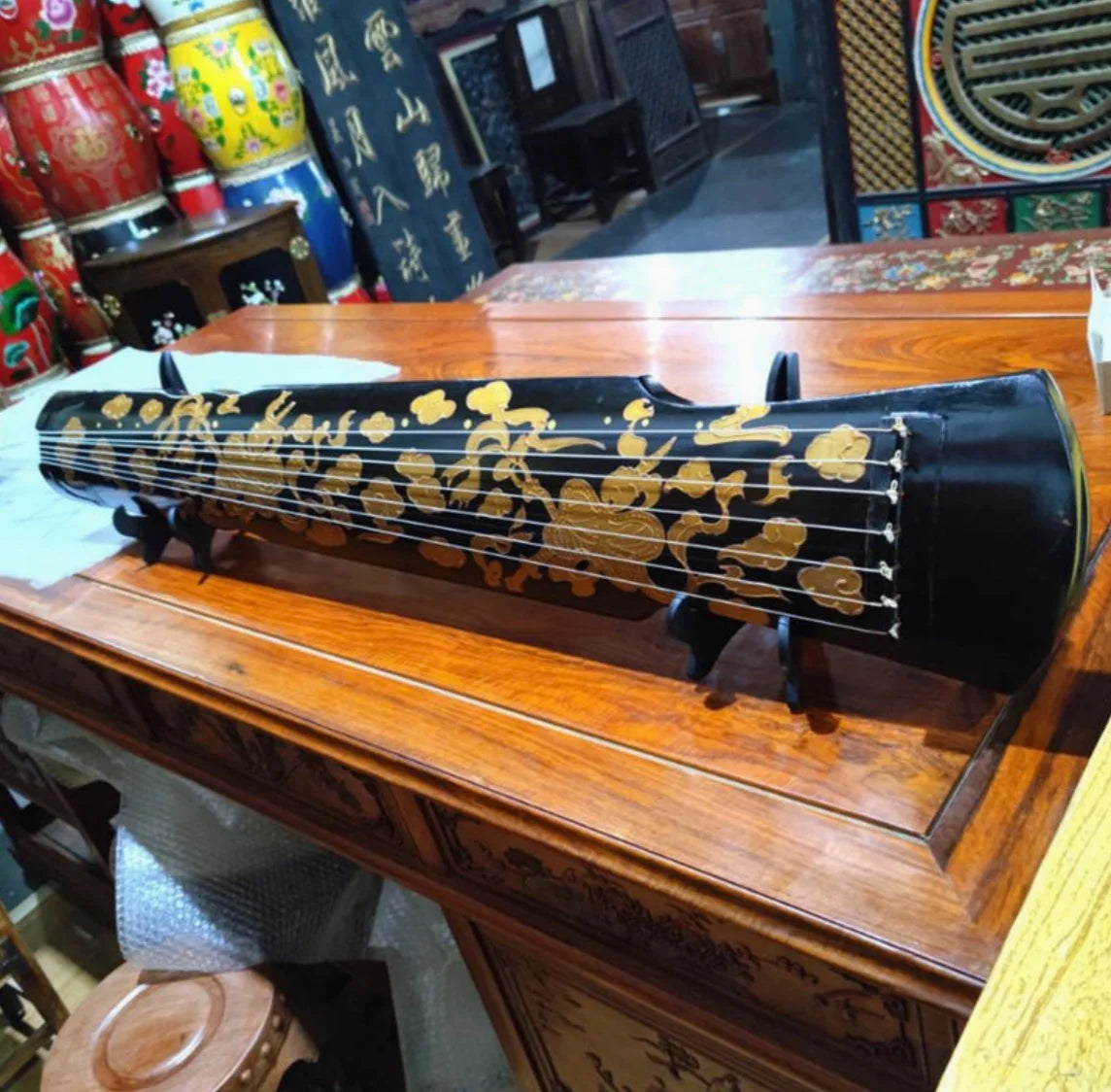 Hand drawn guqin can be played and decorated Chinese string instruments