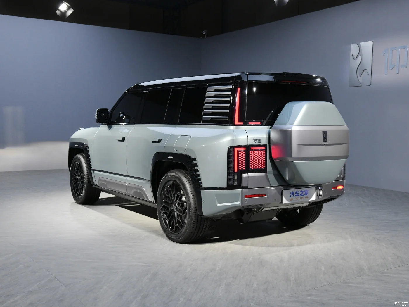 Hot Sale 2023 Byd Yangwan U8 Instock Byd Yangwang U8 Is An Electric 4x4 With 1100hp High Speed Byd Yang Wang U8 Byd U8 Ev