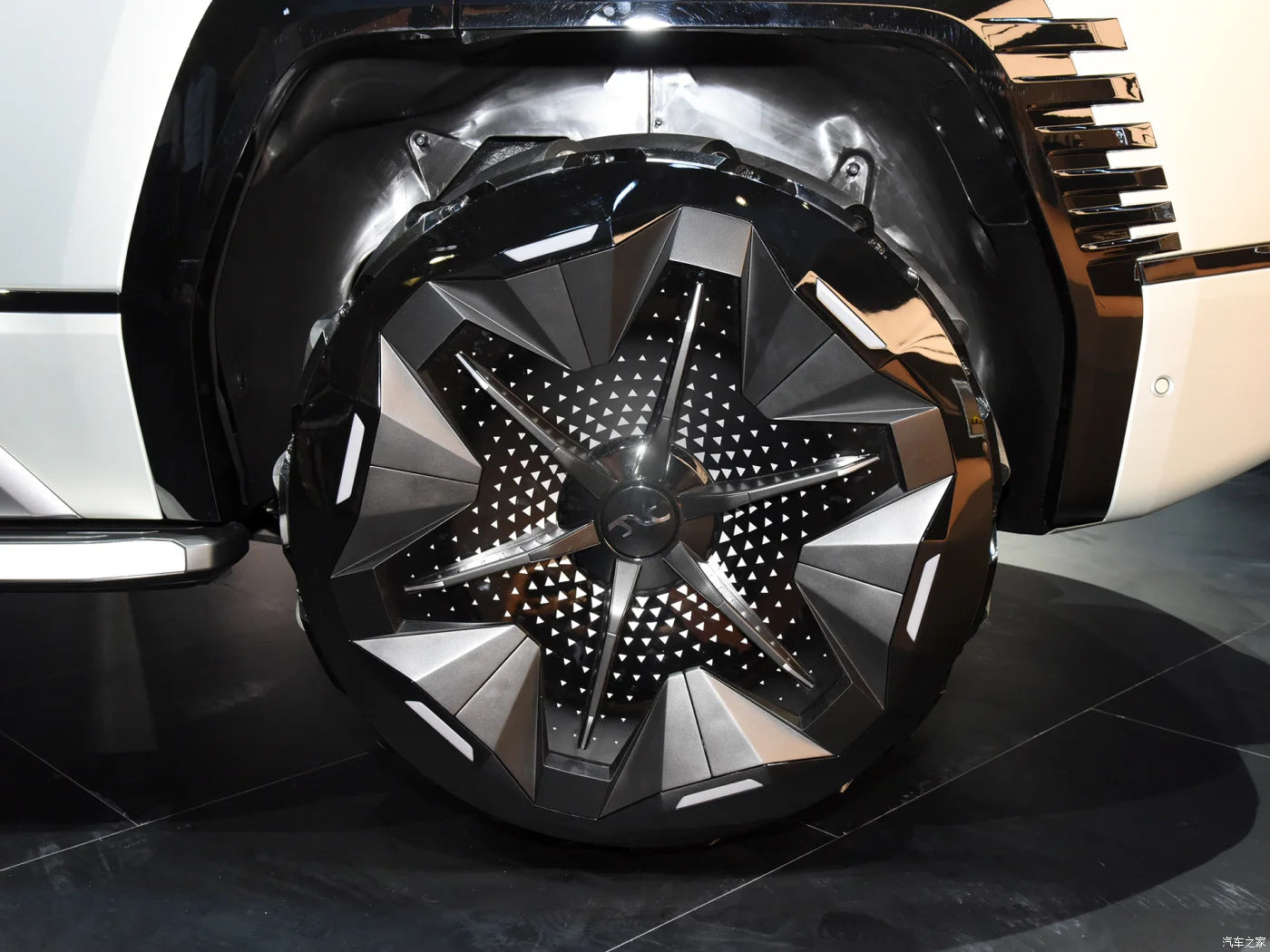 Hot Sale 2023 Byd Yangwan U8 Instock Byd Yangwang U8 Is An Electric 4x4 With 1100hp High Speed Byd Yang Wang U8 Byd U8 Ev