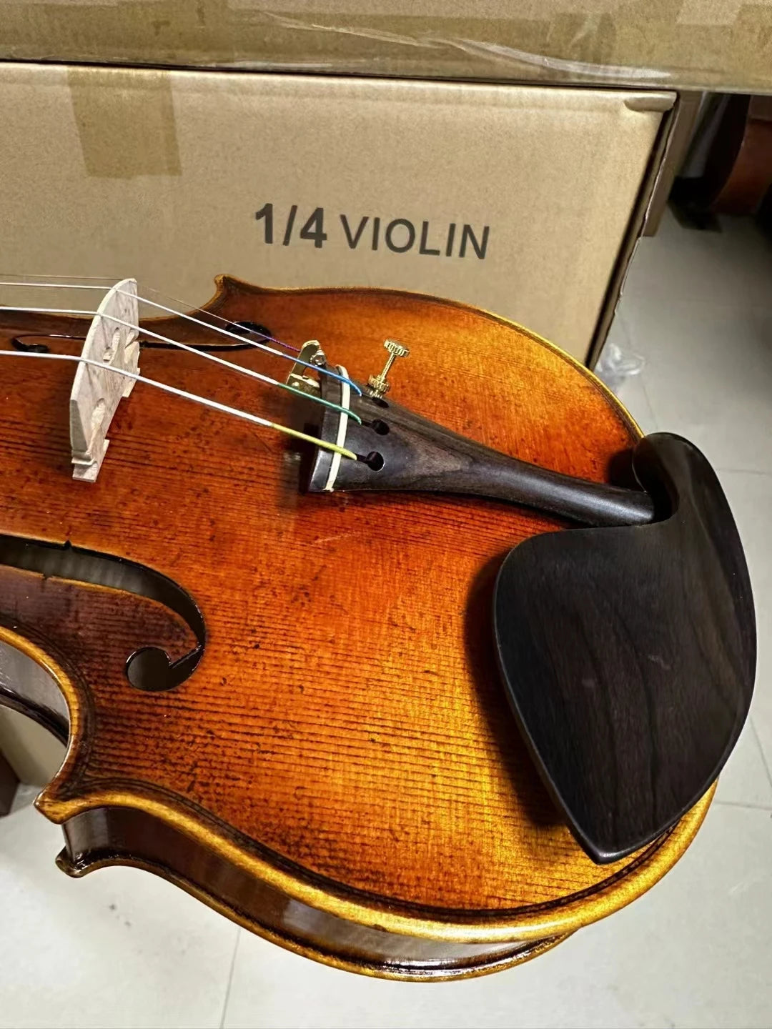 It was a violin made of Italian materials for more than 30 years, used for more than a month, and the sound was beautiful.