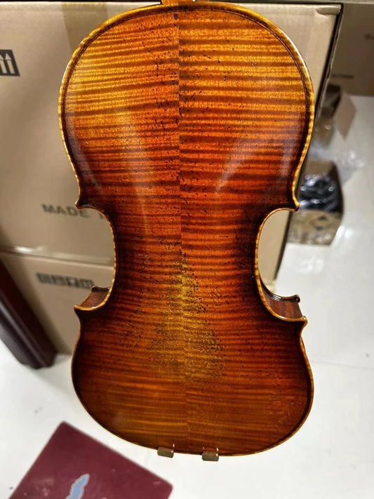 It was a violin made of Italian materials for more than 30 years, used for more than a month, and the sound was beautiful.