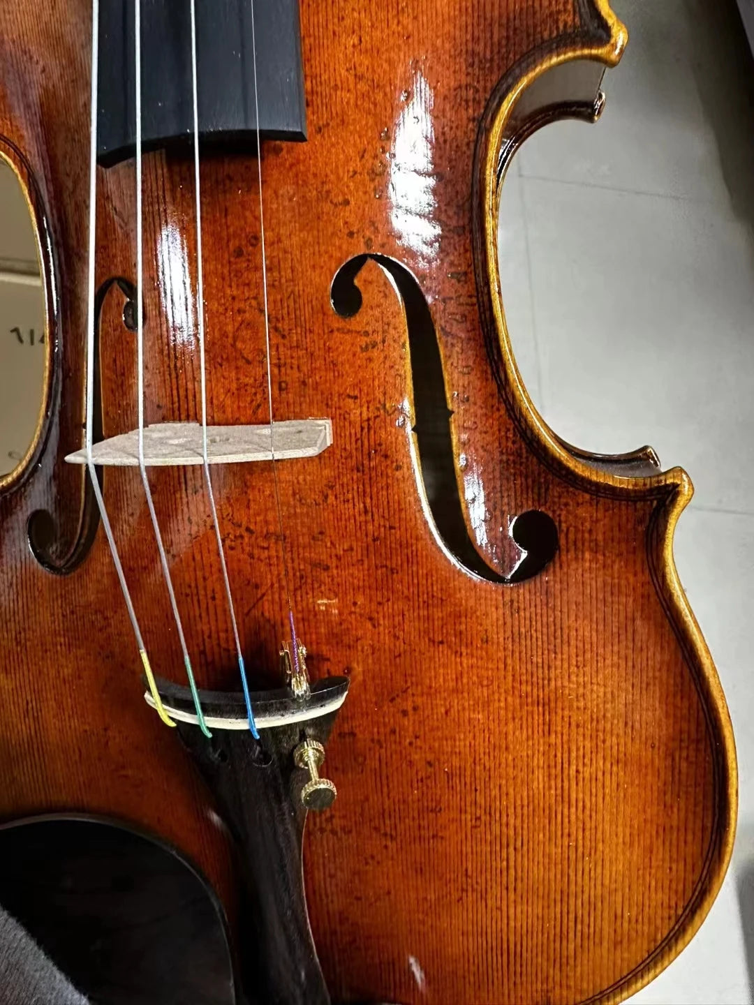 It was a violin made of Italian materials for more than 30 years, used for more than a month, and the sound was beautiful.