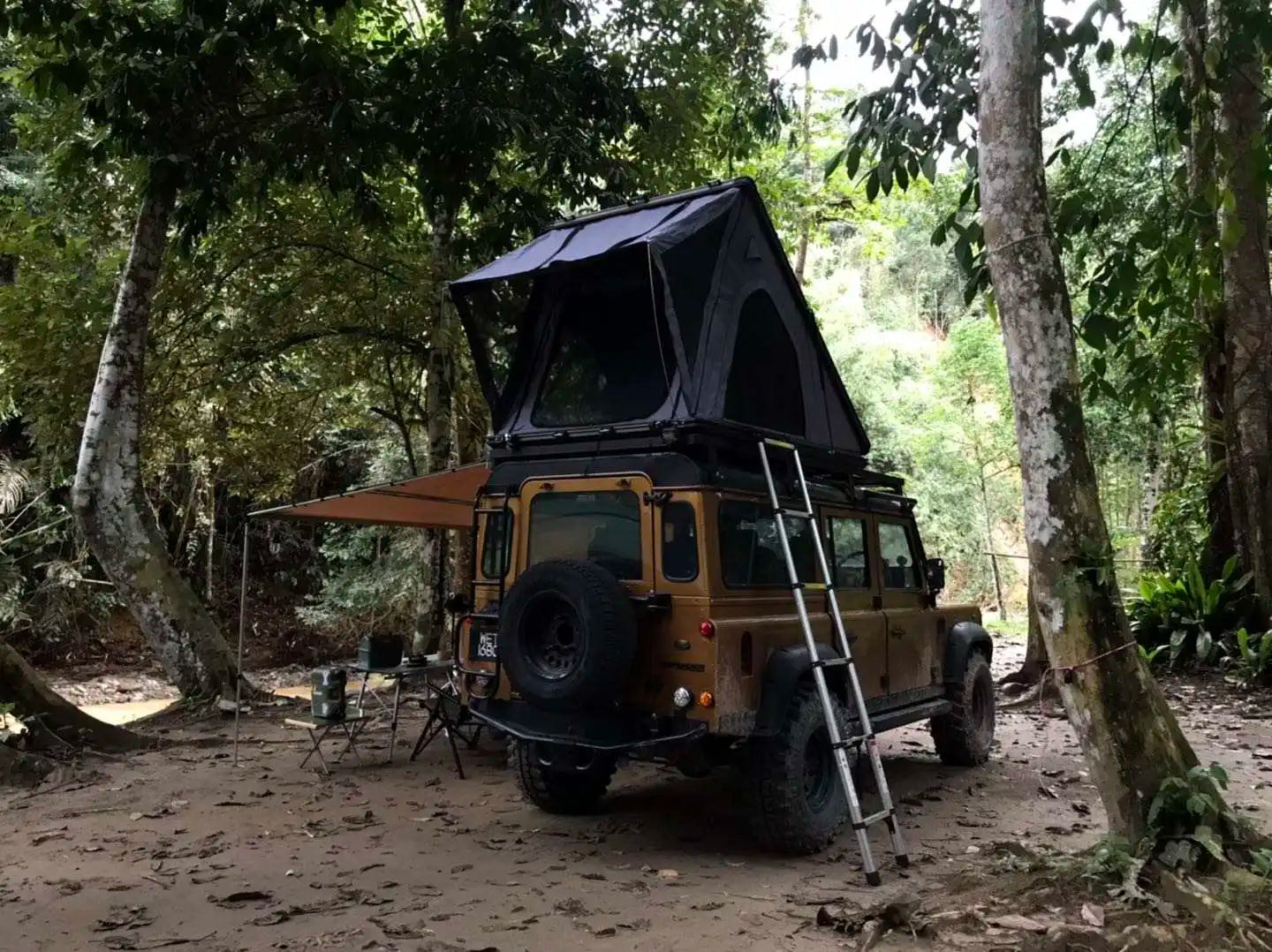 L Off Road Rooftent 4x4 Camping Triangle Aluminum Car Roof Top Tent Hard Shell for Sale