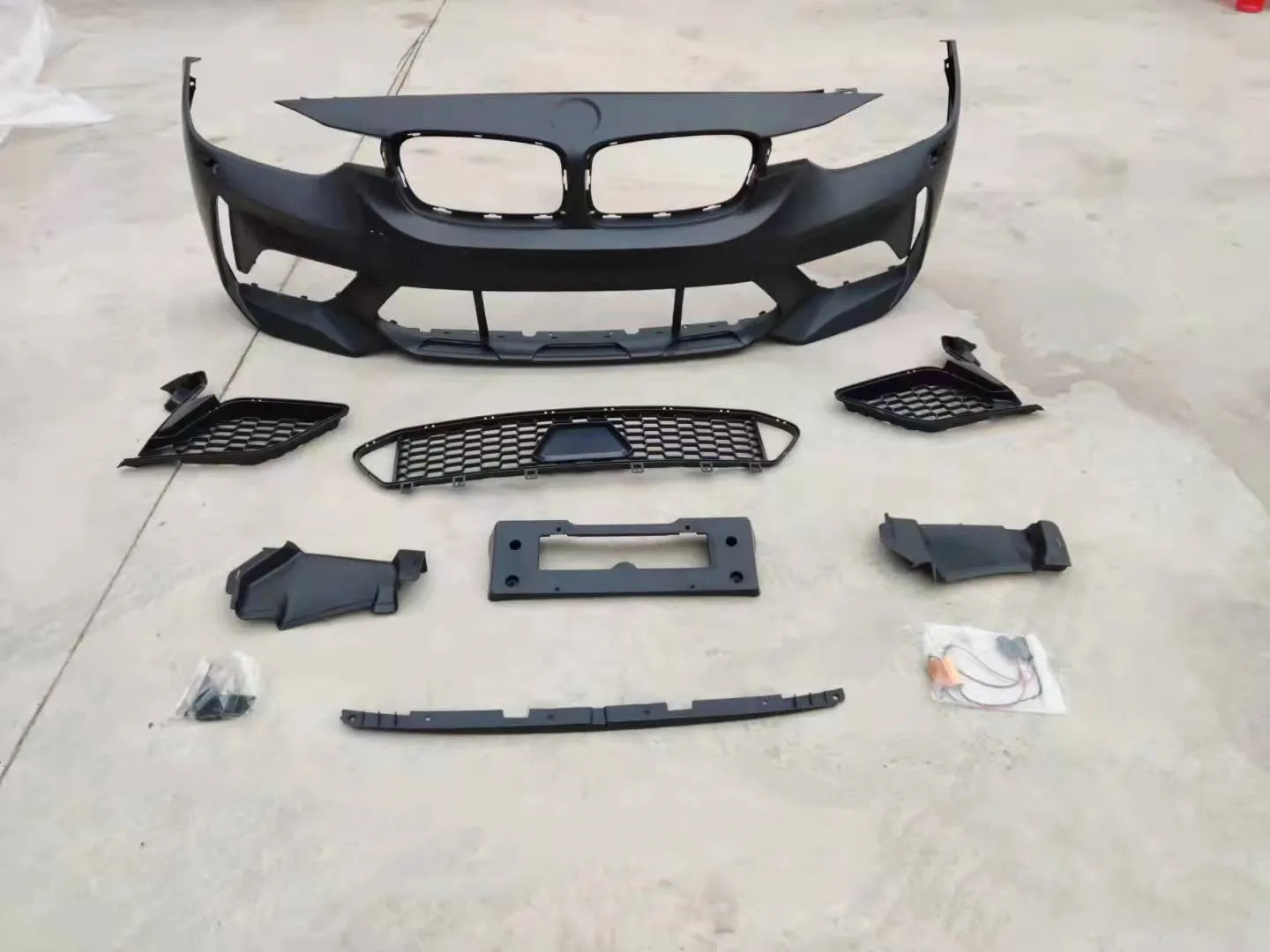 M2 Competition Style Front stoßstange Für  3er F30 bis  M2C Front stoßstange Body Kit