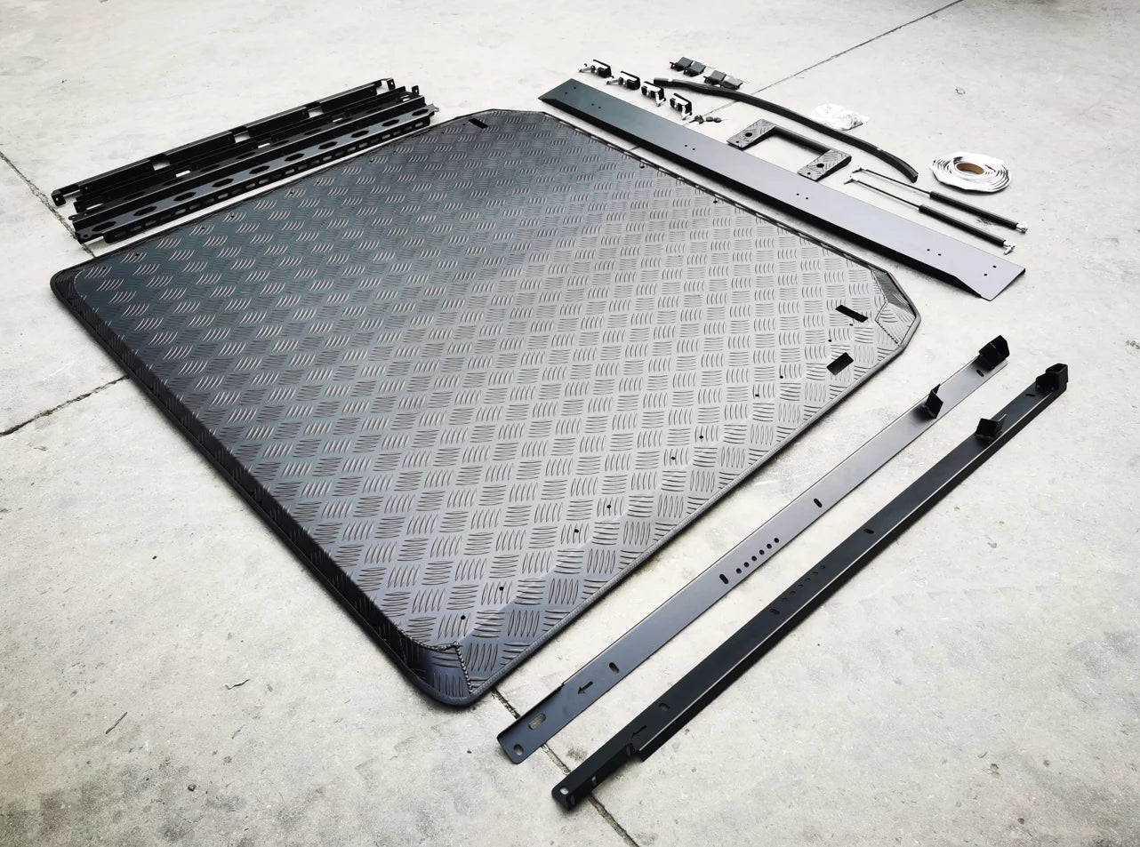 Off Road Vehicle exterior Accessories Aluminum Pickup Truck Hard Lid Cover  Tonneau Cover Canopy Roller Shutter for Hilux