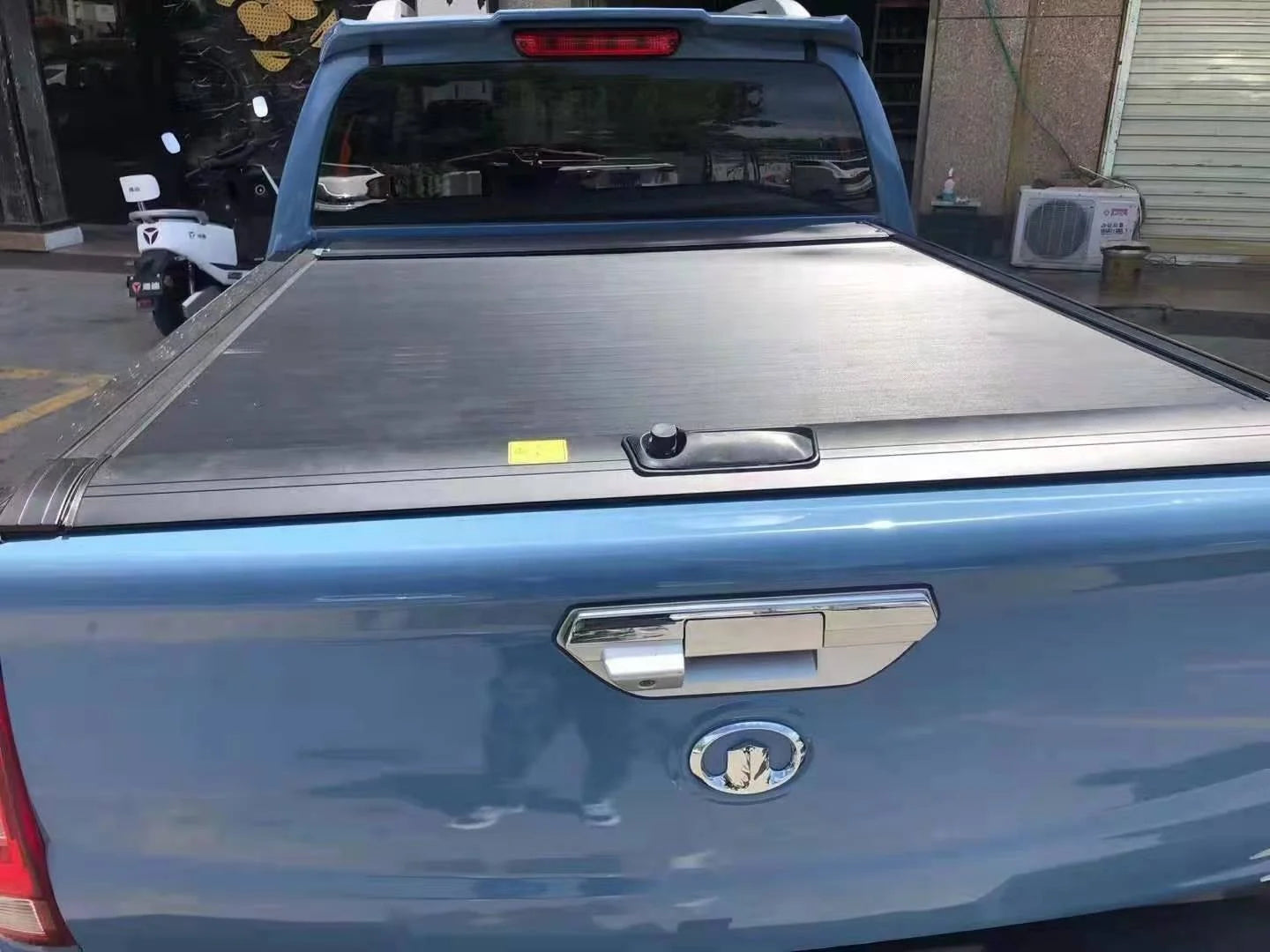 Other Exterior Accessories Truck Parts Hard Four-Fold Retractable Tonneau Cover Truck Bed Cover For Chevry Sliverado