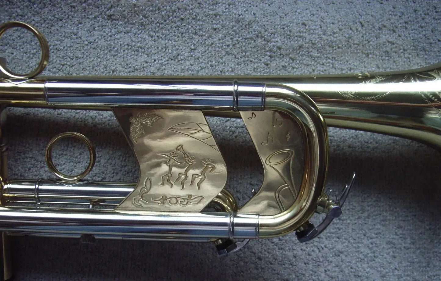 Professional heavy duty soprano Bb Trumpet gold lacquer w/case by music