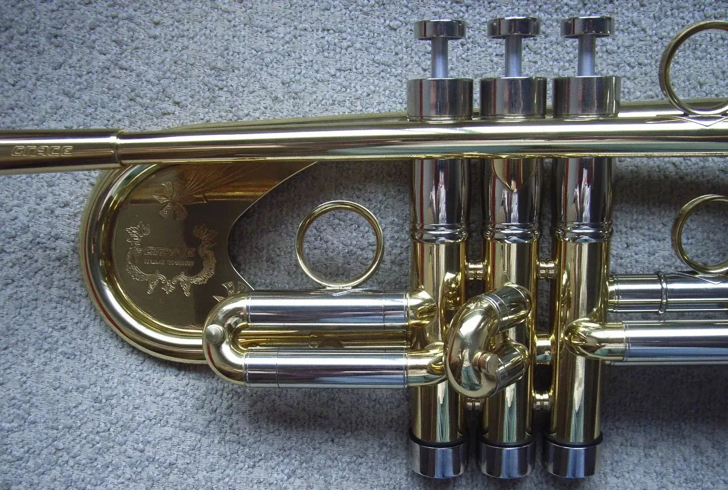 Professional heavy duty soprano Bb Trumpet gold lacquer w/case by music