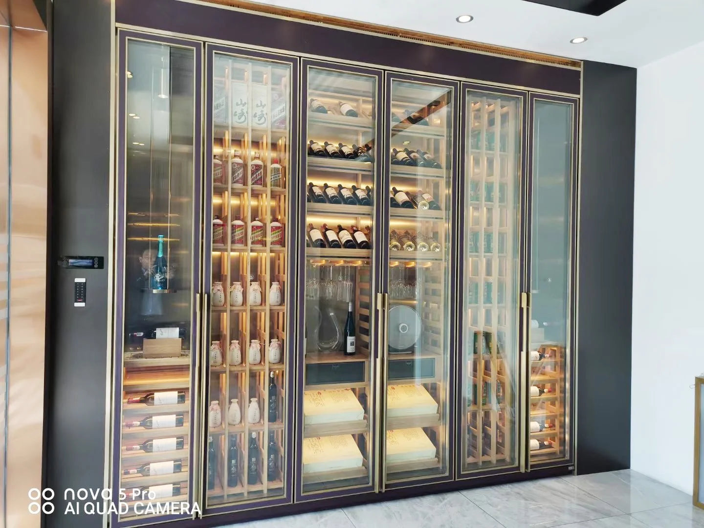 Sale The Best Luxury Commercial Custom 304 Stainless Steel Wine Cabinet Glass Door Wine Cooler Wine Cellar