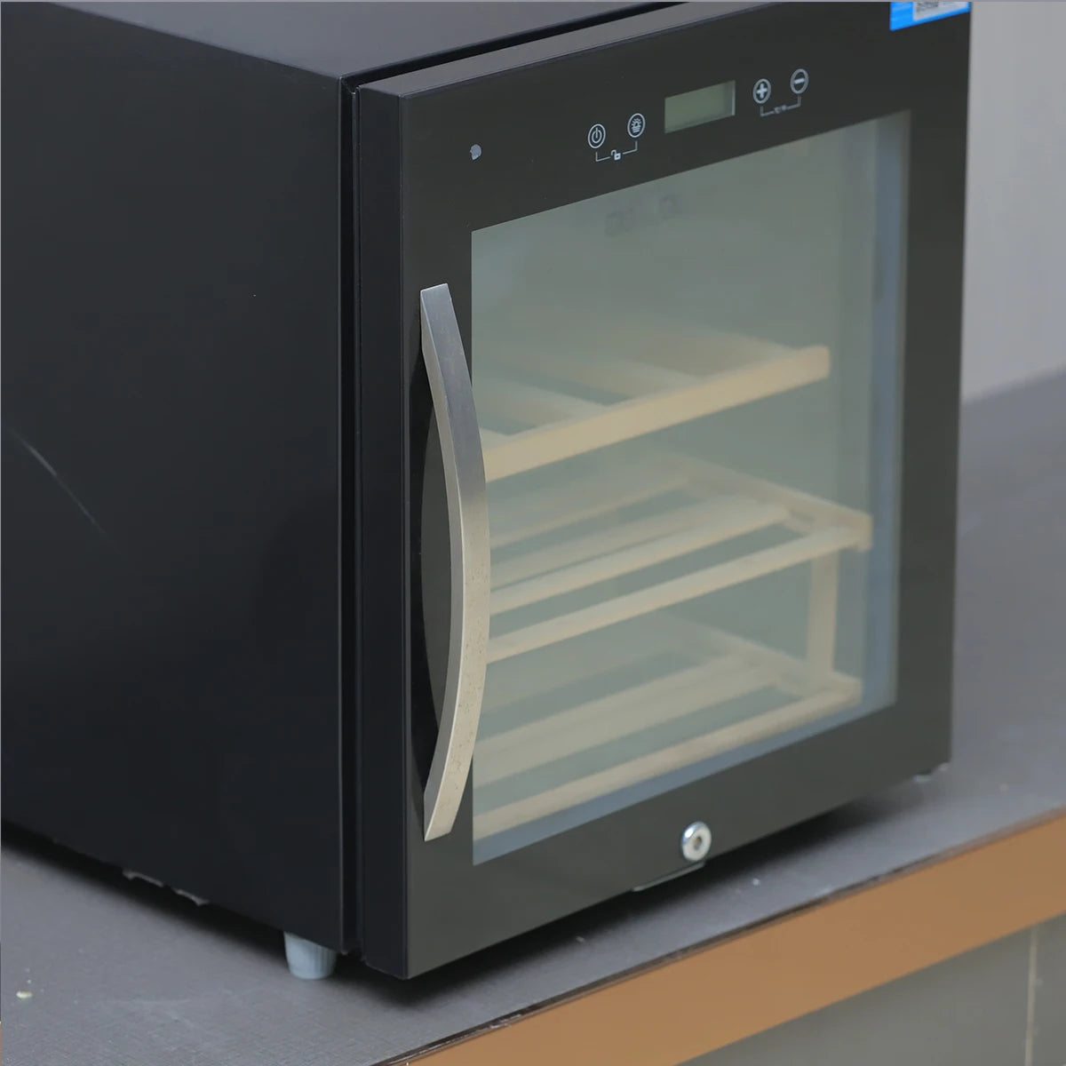 Top sale black mini wine and beverage coolers fridge JC-50