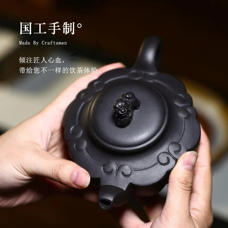 |True art yixing recommended pure handwork teapot famous tea undressed ore black mud ruyi lions squatting pot