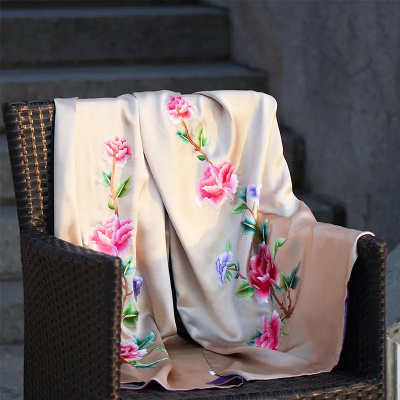 Xiuzhuang self sells 2023 high-end Chinese style holiday gifts to customers, giving shawls, women's mid length Suzhou embroidery