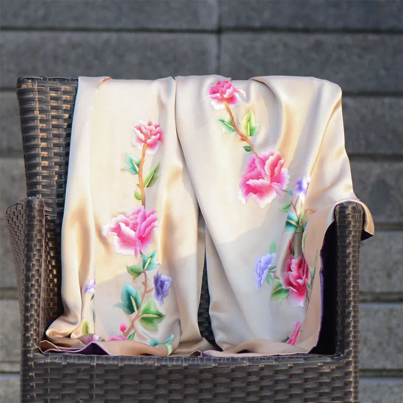 Xiuzhuang self sells 2023 high-end Chinese style holiday gifts to customers, giving shawls, women's mid length Suzhou embroidery